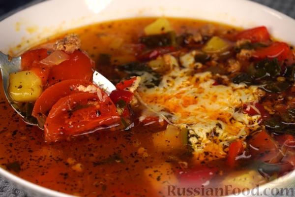 Суп с фаршем, шпинатом и овощами