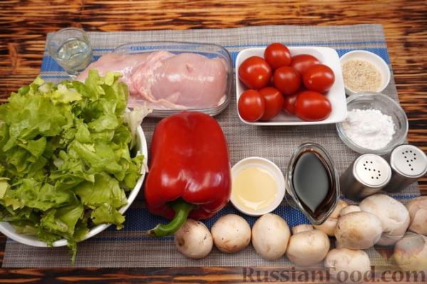 Салат с курицей, помидорами и шампиньонами