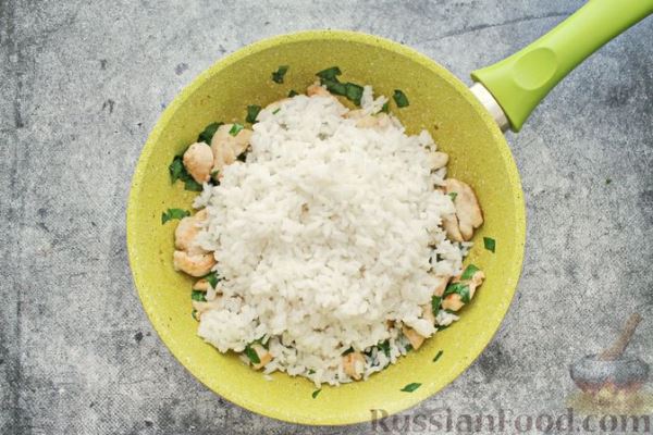 Запеканка из риса с курицей и шпинатом (на сковороде)