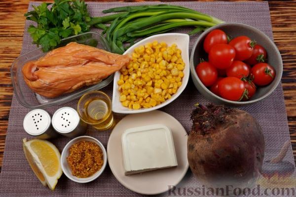 Салат с копчёной курицей, овощами и фетой